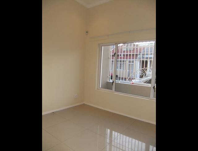2 bed property to rent in OBSERVATORY